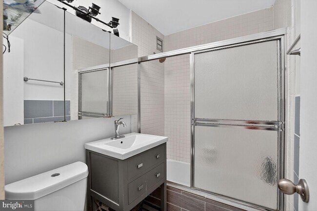 Building Photo - 1021 Arlington Blvd