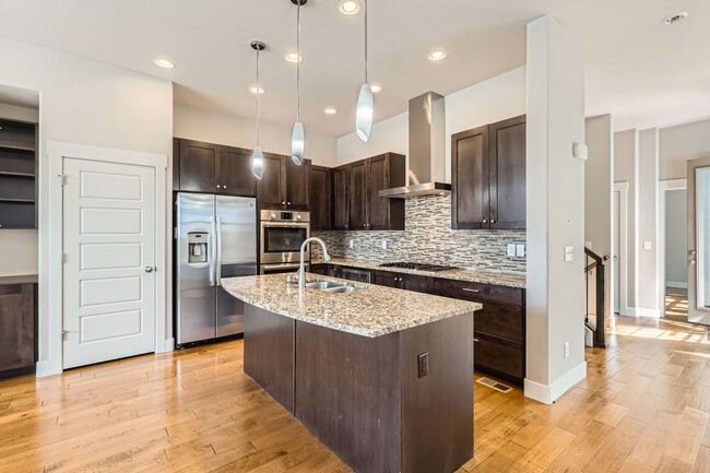 Building Photo - Beautiful- Open Concept - Updated - Main f...