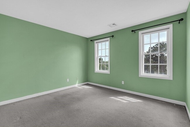 Building Photo - 469 Walnut St