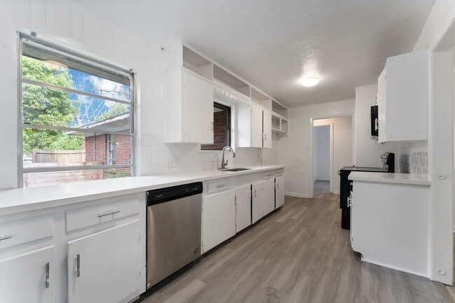 Building Photo - Welcome to a Home Full of Character and Co...
