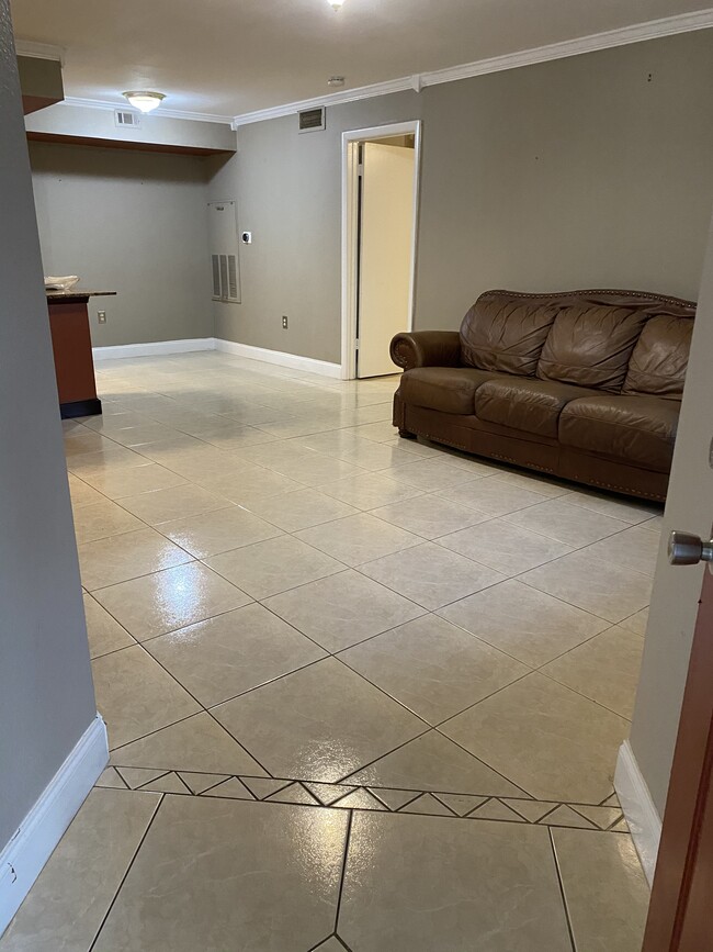 Living Room / Kitchen from Entrance - 3020 Parkway Blvd