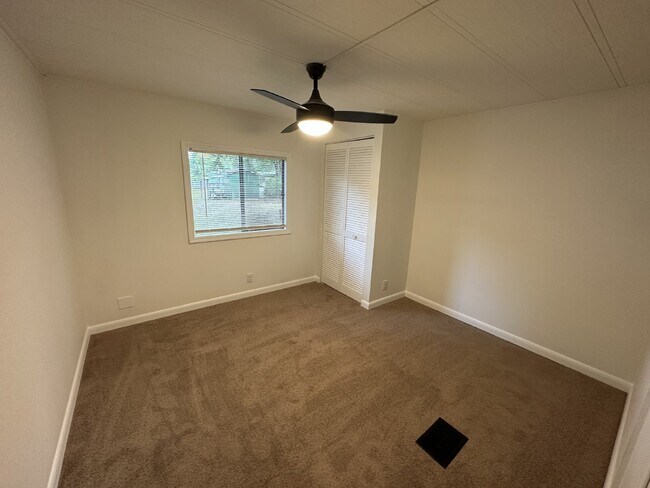Building Photo - 2 Bed 2 Bath Mobile Home for Rent in Polk City