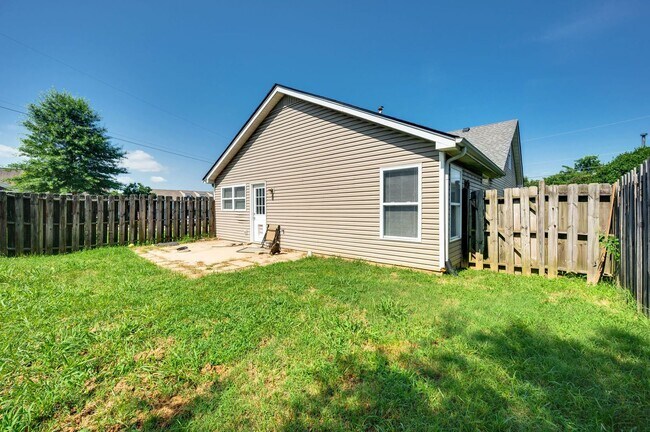 Building Photo - Awesome 4BE-Office/Bonus Room/ 2BA Home in...