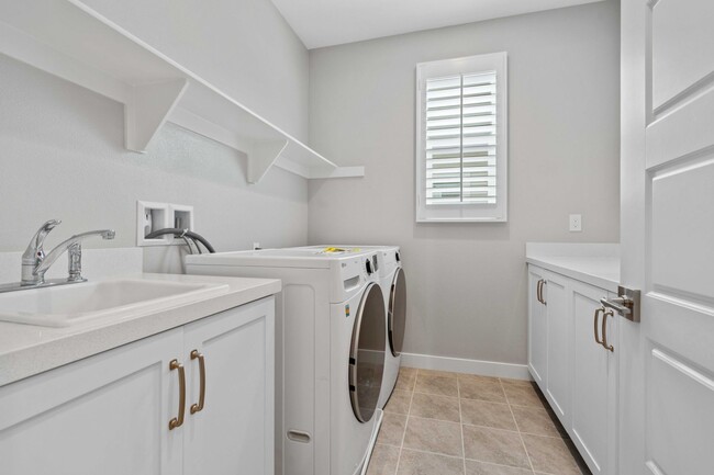 Building Photo - COMING SOON! Skyline Community 4 Bedroom H...