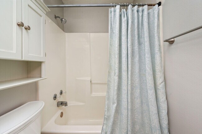 Building Photo - 2702 Beacon Ct