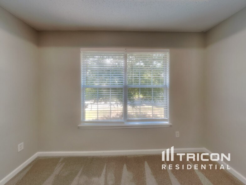 Building Photo - 1028 Maris Ln