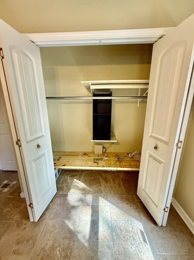 Building Photo - 1700 Lucina Cove