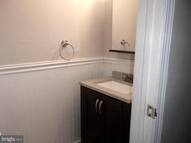 Building Photo - 48 Chelsea Cir