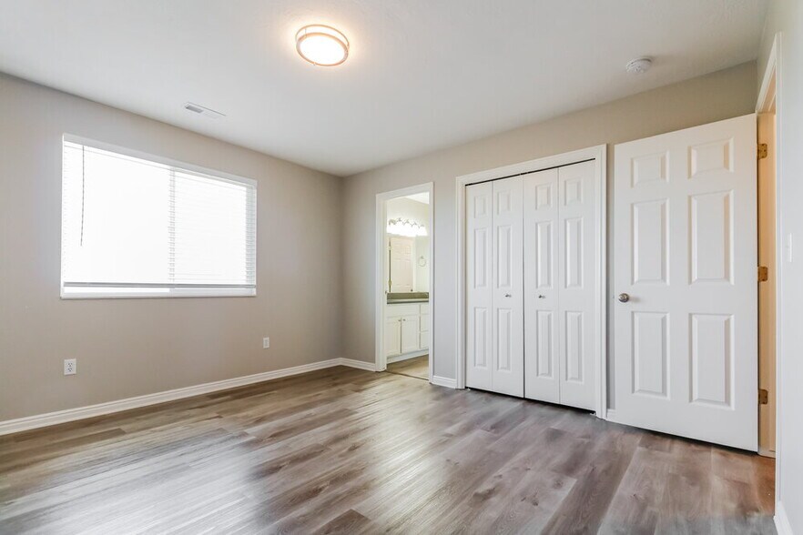 Building Photo - 1412 Pebblecreek Dr S