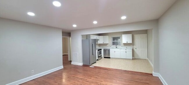 Building Photo - Beautifully Renovated 2BD/1BA Duplex in Hi...