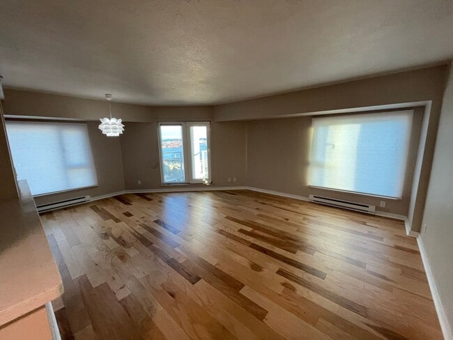 Building Photo - Beautiful Home In Arbor Place Tower