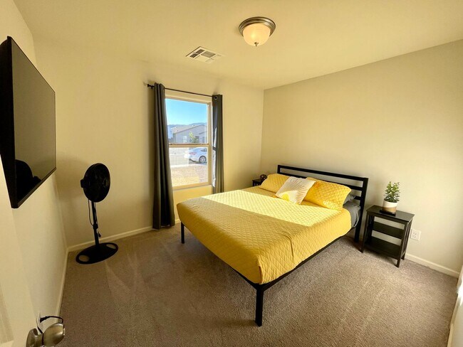 Building Photo - New 4 Bedroom Home in Bullhead City! AVAILABLE FURNISHED OR UNFURNISHED!