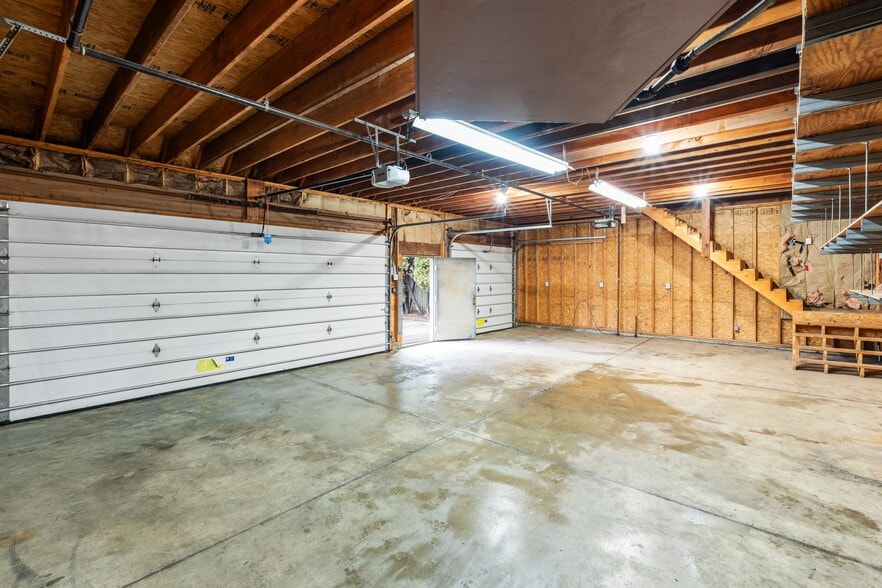 Building Photo - 511 Continental Blvd