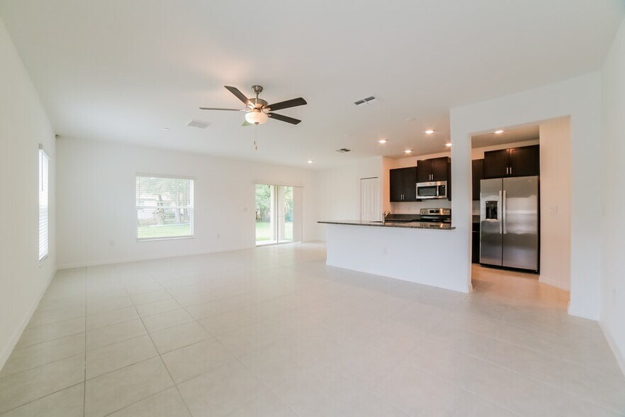 Building Photo - 7302 Spring Snowflake Ave