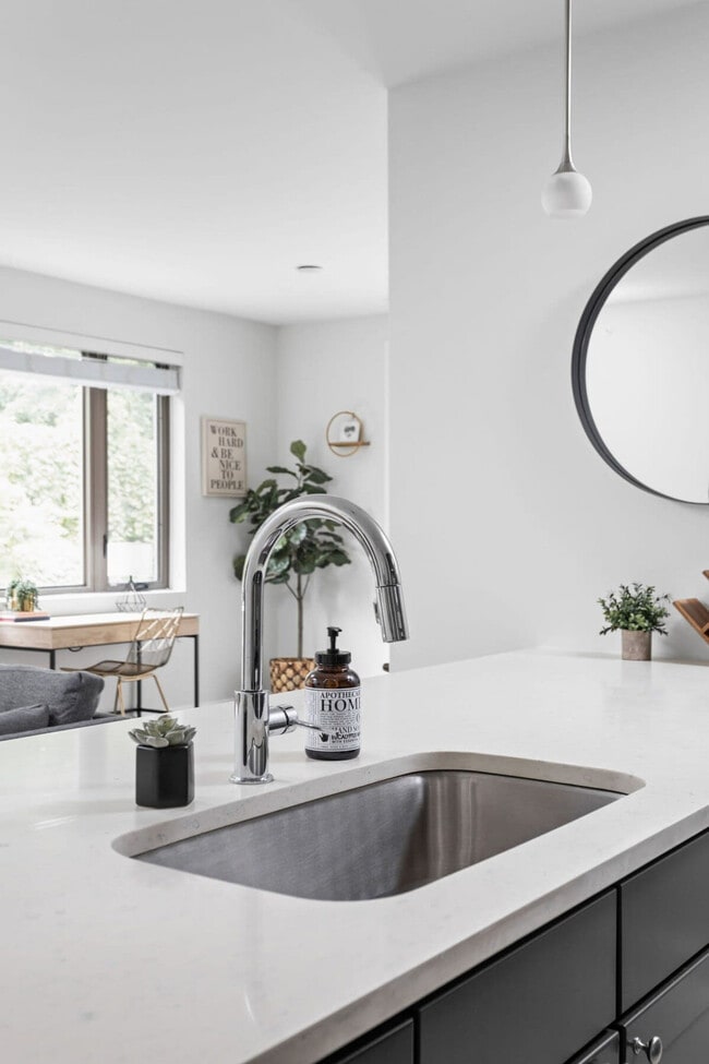 Building Photo - 5858 N College Ave