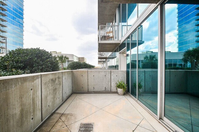 Building Photo - 5925 Almeda Rd