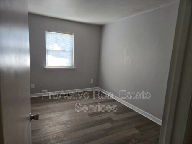Building Photo - 606 Redkirk Ln