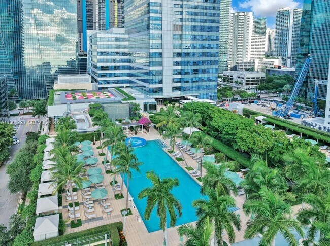 Building Photo - 1435 Brickell Ave