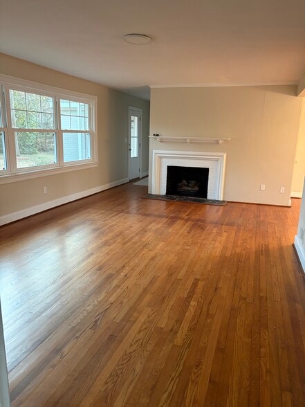 Building Photo - 536 Cavalier Dr