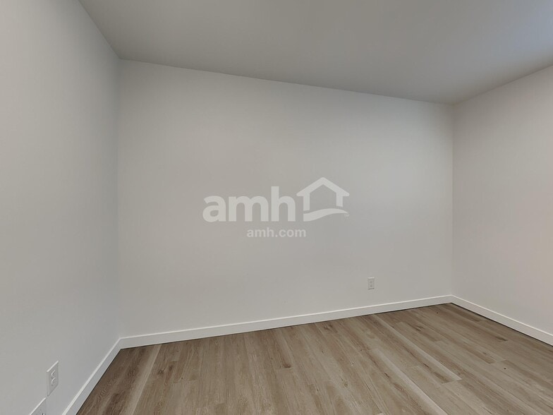 Building Photo - 5020 Washington St SE