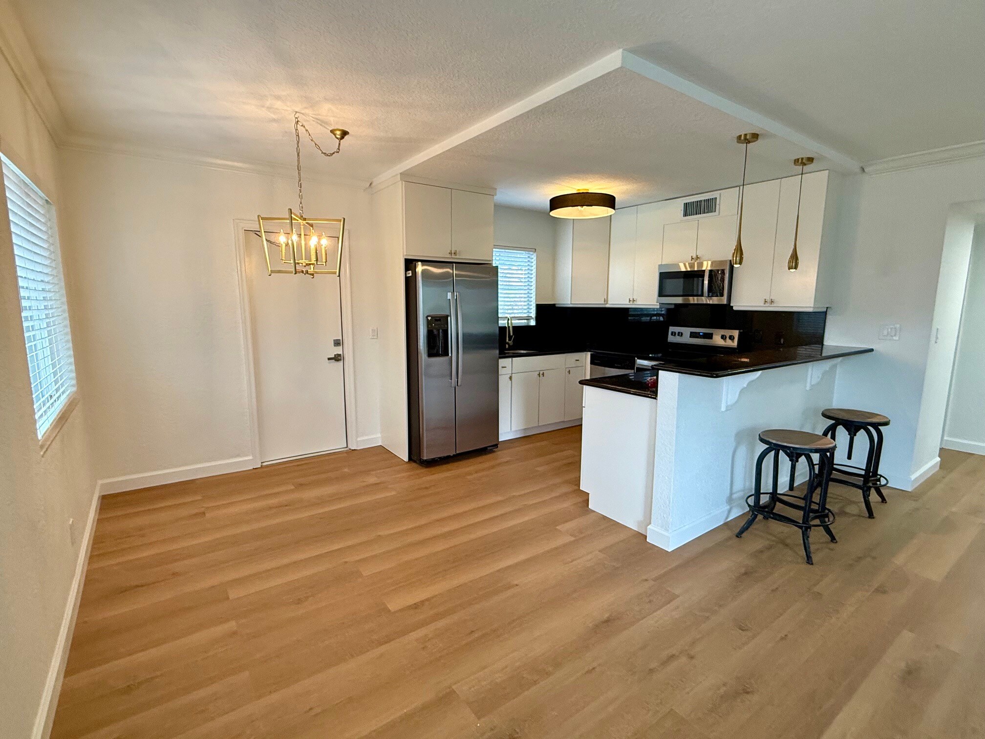 Building Photo - 1353 Holly Heights Dr