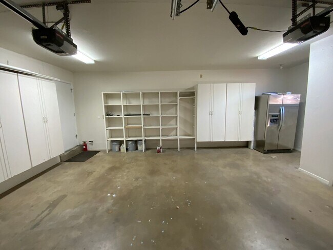 Building Photo - 5 Bedroom Home Available Near Wyoming Blvd NE & Comanche Rd NE!