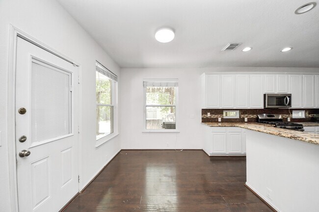 Building Photo - 20510 Pioneer Bend Ct