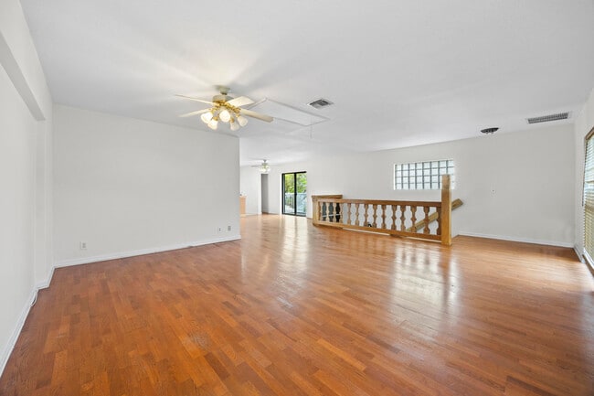 Building Photo - 1828 N Palmway