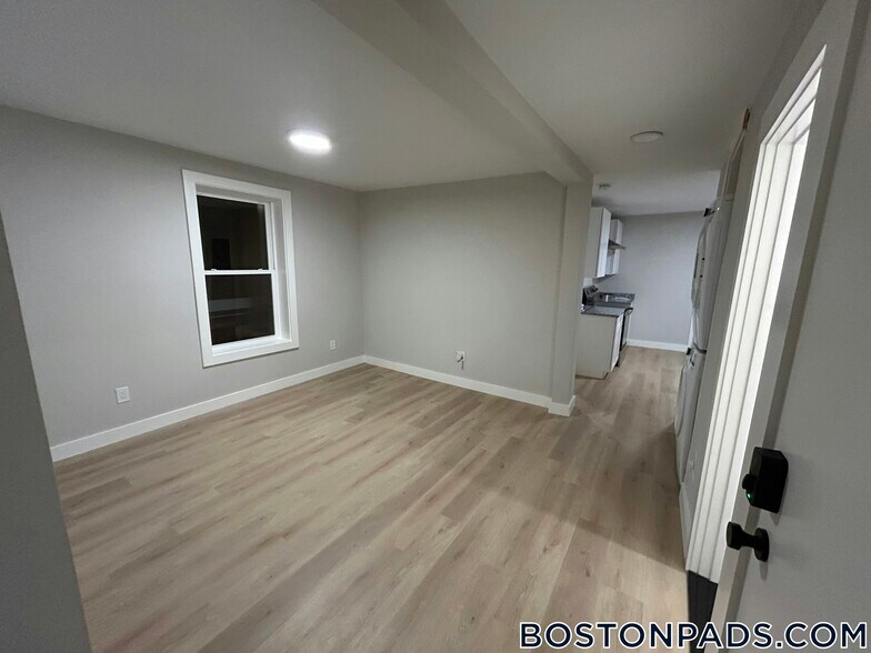 Building Photo - 225 E Eagle St