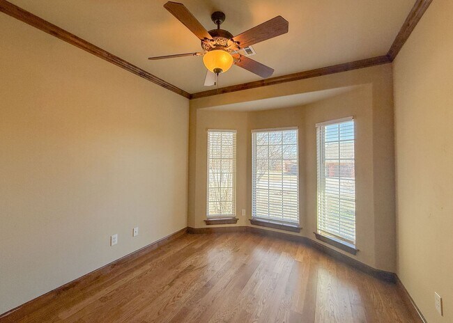 Building Photo - 3 Bed, 2.5 Bath Home in Oxford Park – Open Layout & Tall Ceilings