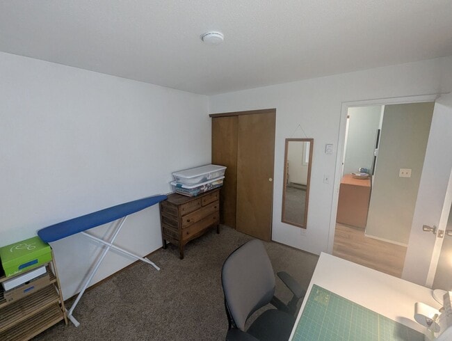 Building Photo - 2 bed/1 bath Crowhill condo on Douglas- Unfurnished