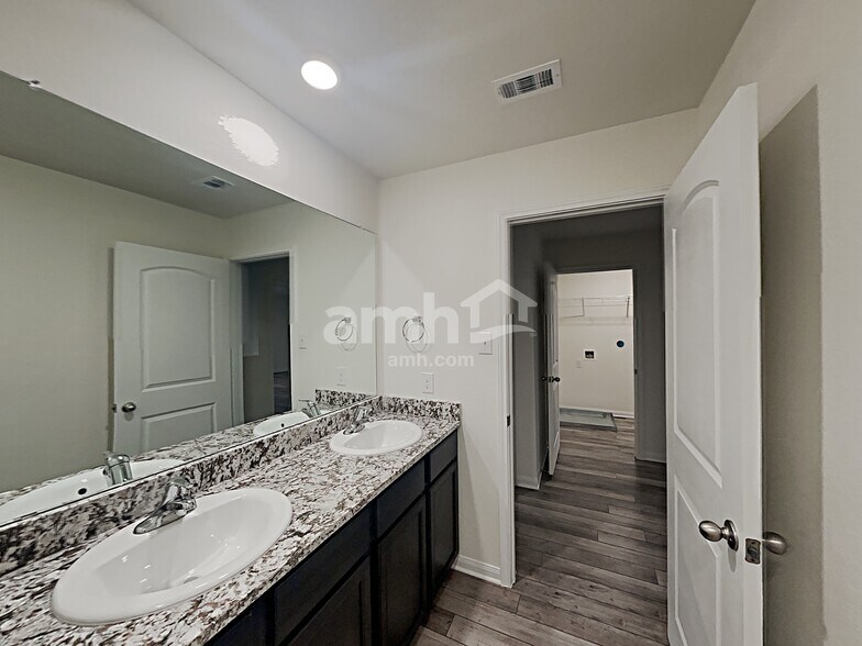 Building Photo - 1198 Treeta Trail