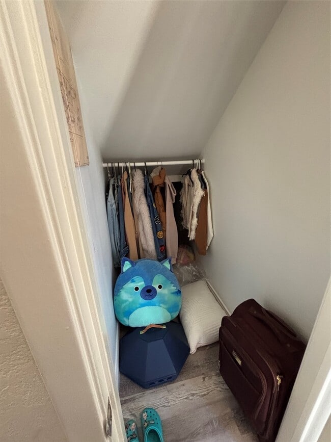 Building Photo - 30 Oak Villa Rd