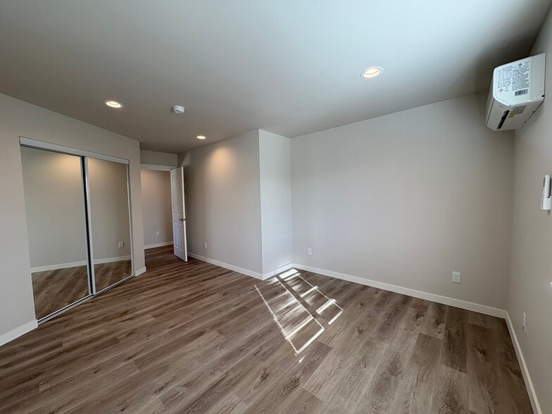 Building Photo - 2210 Arden Ct N