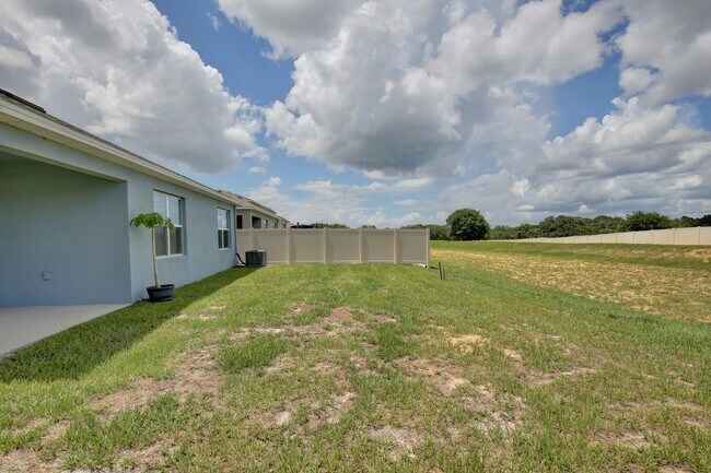 Building Photo - Beautiful 4 Bedroom, 2 bath home is Available for Rent in the Forest Lake Community!