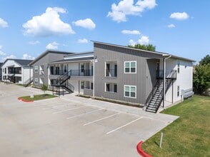 Building Photo - 1326 Prairie Dr