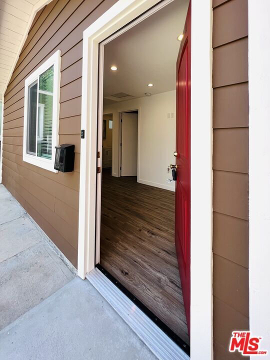 Building Photo - 332 W California Ave