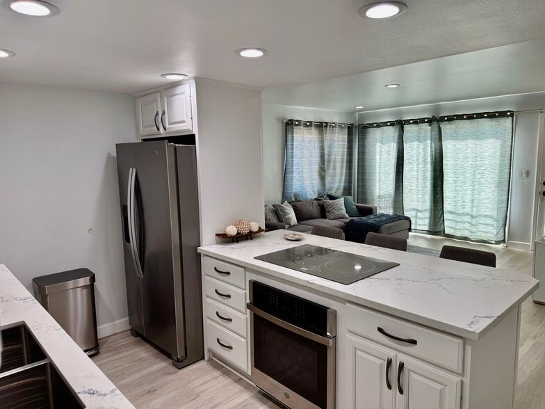 stainless steel appliances - 72 The Strand