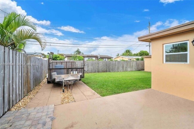 Building Photo - 2825 SW 5th St