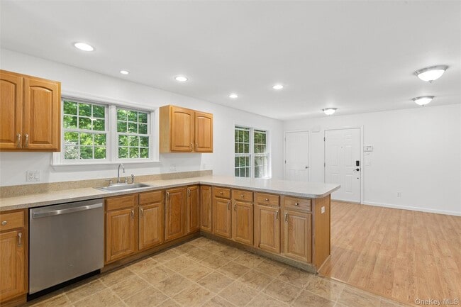 Building Photo - 415 1st St