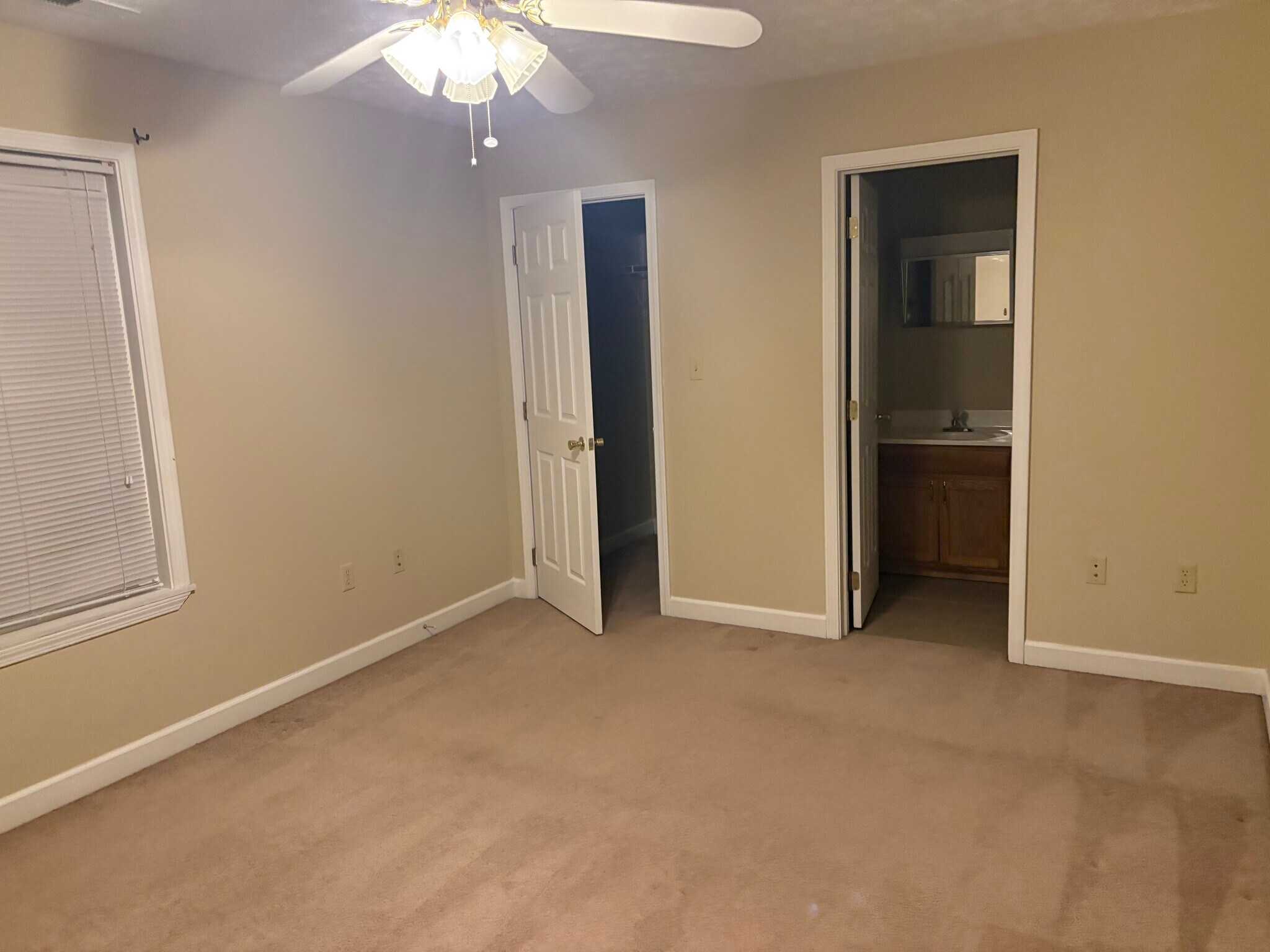 Building Photo - 82 S Pembroke Ave