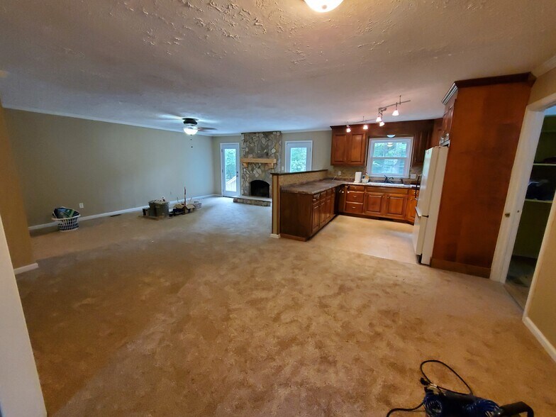 Building Photo - 141 The Maine