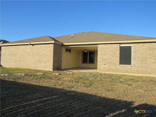 Building Photo - 3908 Fieldcrest Dr