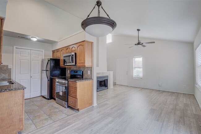 Building Photo - 5640 Cedar Creek Dr