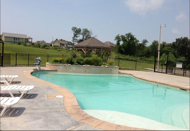 Building Photo - Beautiful Miller Ranch Town-Home with Open Floor Plan! Available Now!