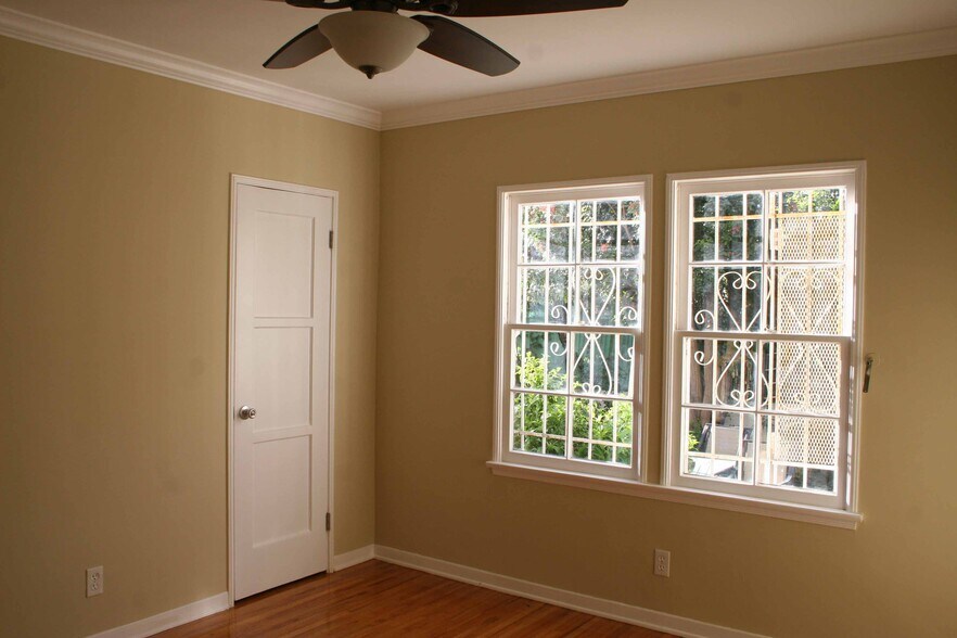 Building Photo - 831 Alandele Ave