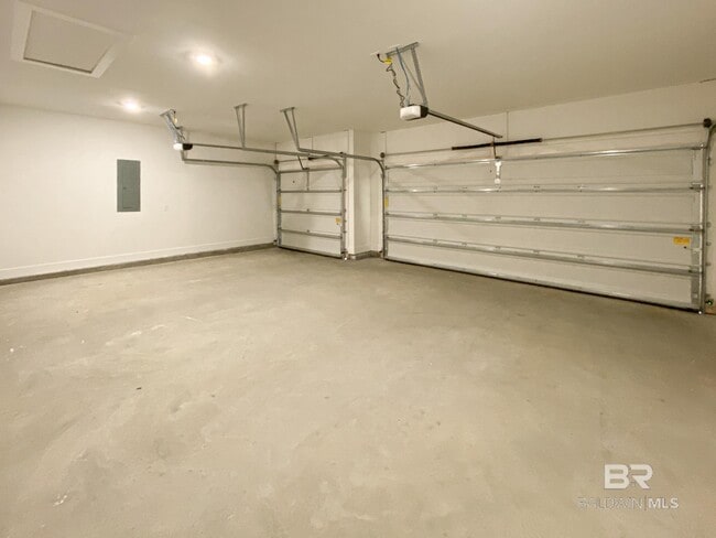 Building Photo - 510 Hardwood Ave