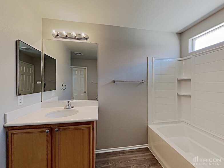 Building Photo - 4207 English Walnut Ct