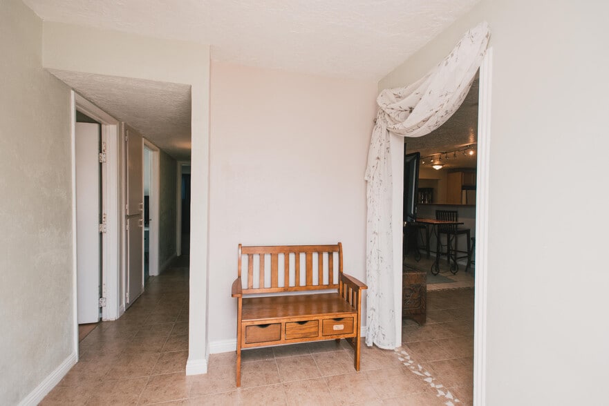 Building Photo - 10228 Belnap Pl