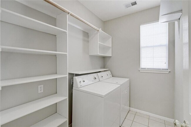 Building Photo - 8101 Longdraw Dr